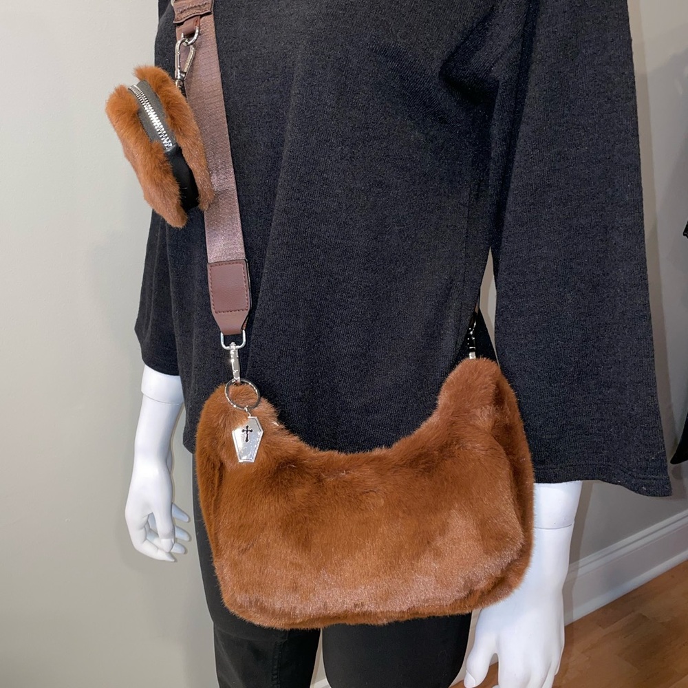 AKIRA Luxe Faux Fur X-Body Bag w/Clip-on Coin/Key Pouch - NWT - Picture 8 of 8